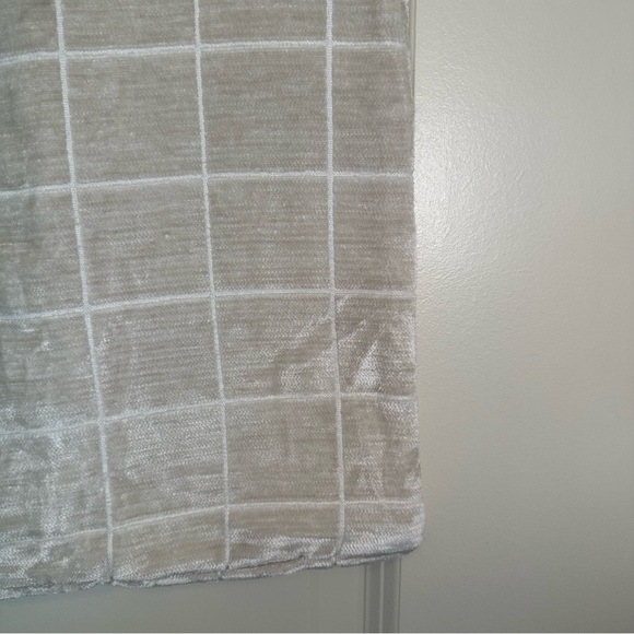 Throw Pillow Cover 2 pack 20x20 Windowpane Grid Pattern Cream & White Chenille - Picture 4 of 4